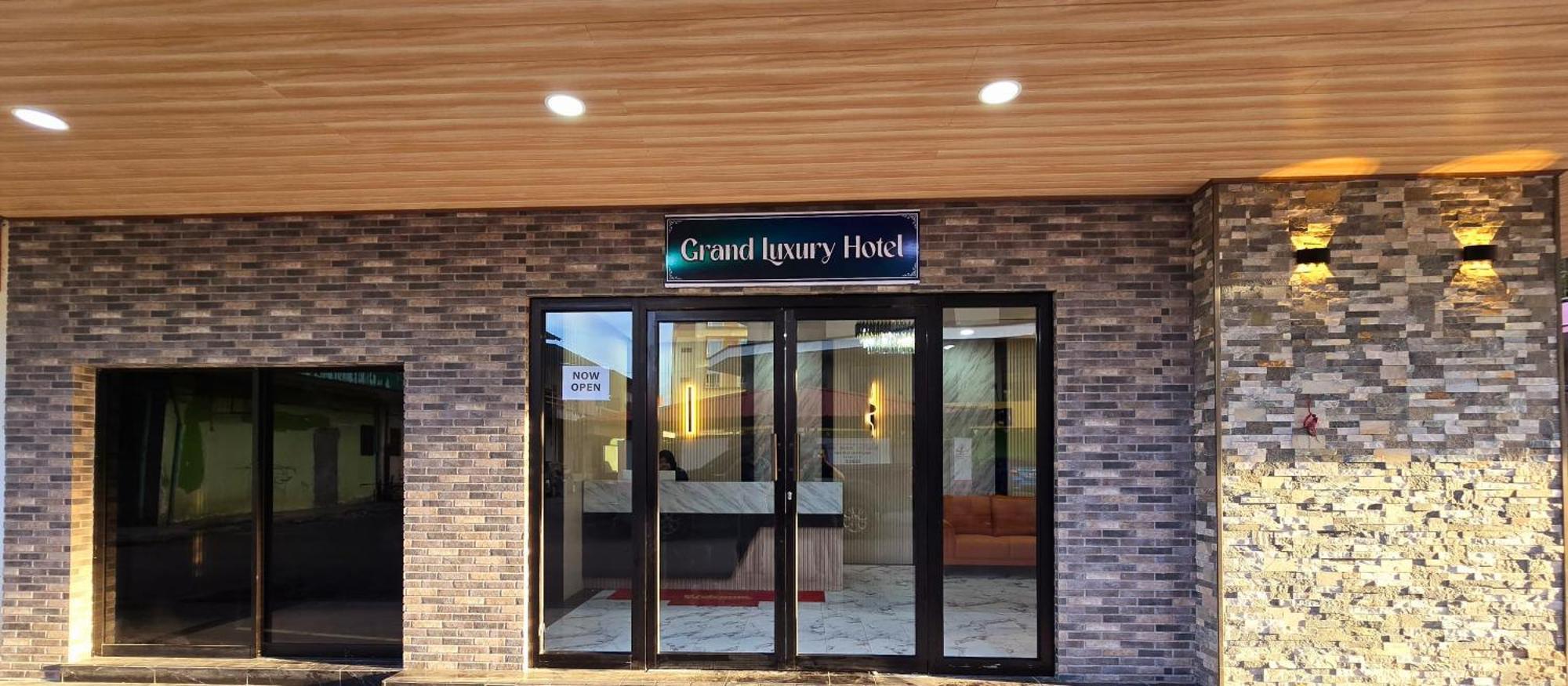 Grand Luxury Hotel سيمبورنا المظهر الخارجي الصورة